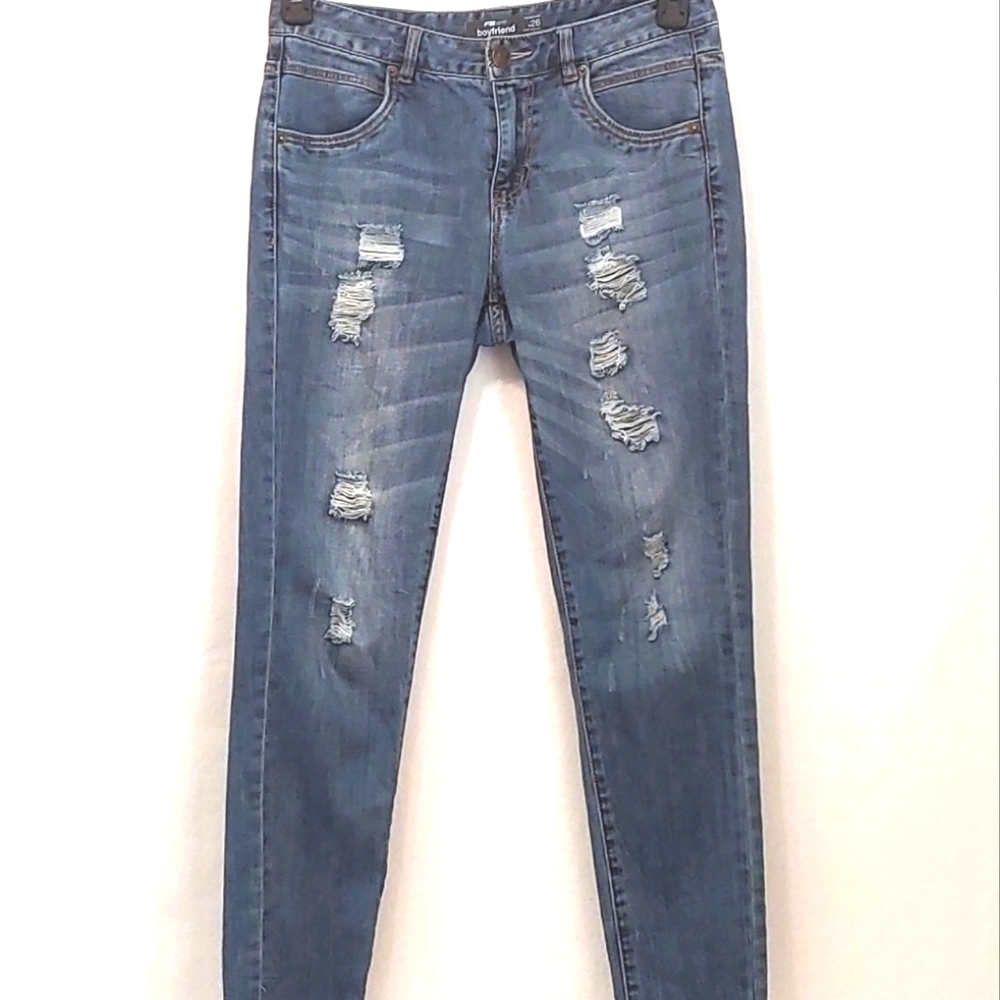 Boyfriend FB sister Women's Distressed jeans Sz 26